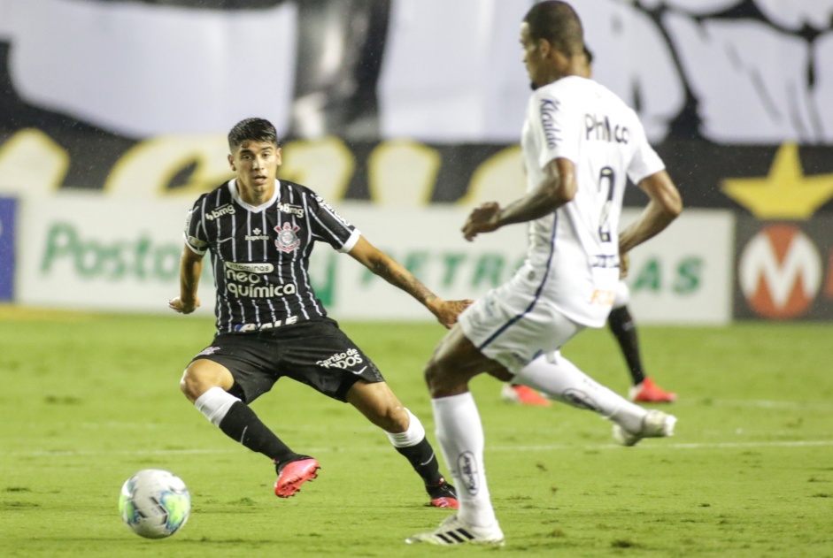 ngelo Araos durante partida entre Corinthians e Santos, na Vila Belmiro, pelo Brasileiro