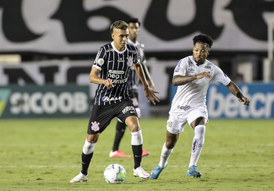 Cantillo durante partida entre Corinthians e Santos, na Vila Belmiro, pelo Brasileirão