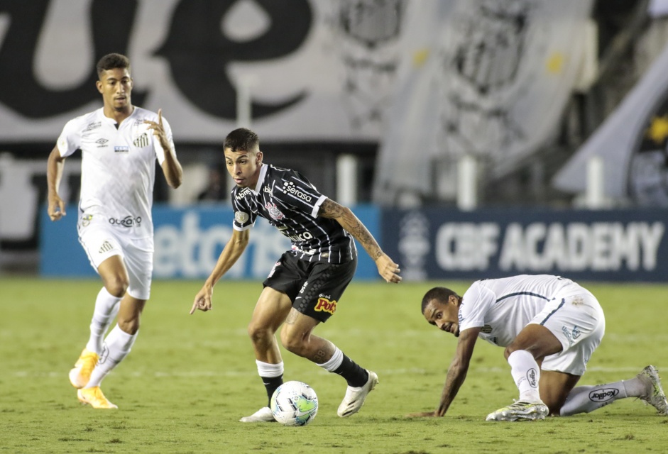 Gabriel Pereira durante jogo entre Corinthians e Santos, na Vila Belmiro, pelo Brasileiro