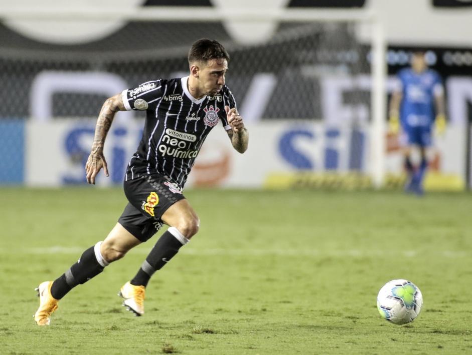 Gustavo Silva durante partida entre Corinthians e Santos, na Vila Belmiro, pelo Brasileiro