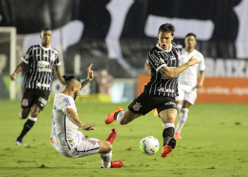 Vital durante partida entre Corinthians e Santos, na Vila Belmiro, pelo Brasileiro