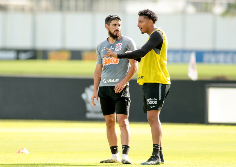 Bruno e Everaldo no primeiro treino depois da derrota para o Santos, pelo Brasileiro 2020