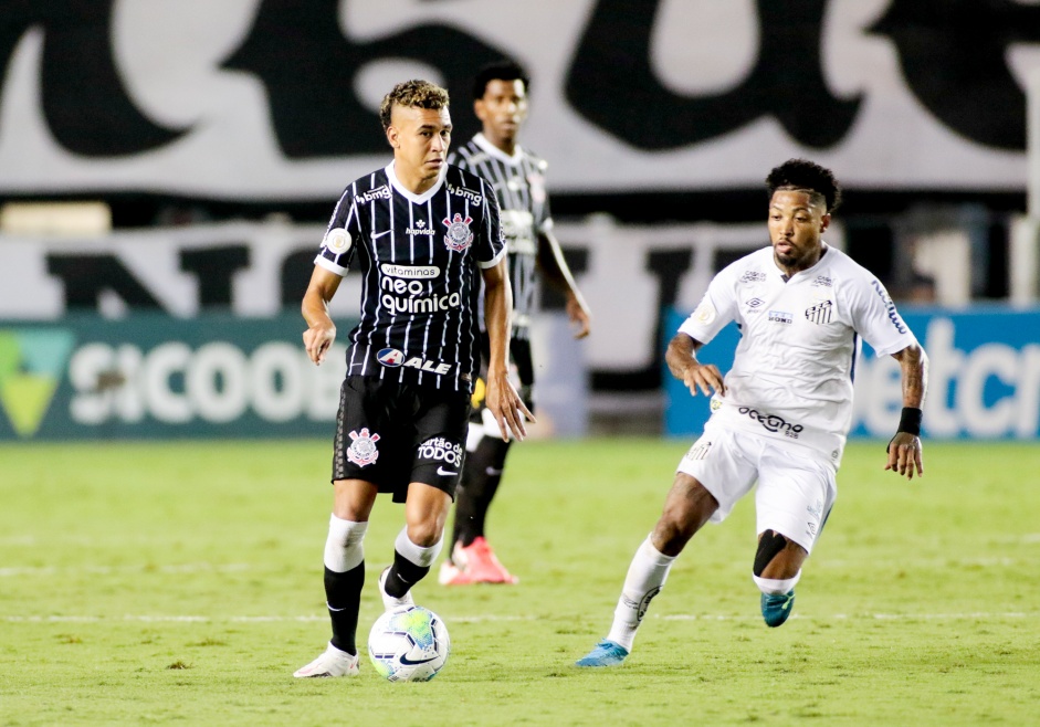 Cantillo durante partida entre Corinthians e Santos, na Vila Belmiro, pelo Brasileirão