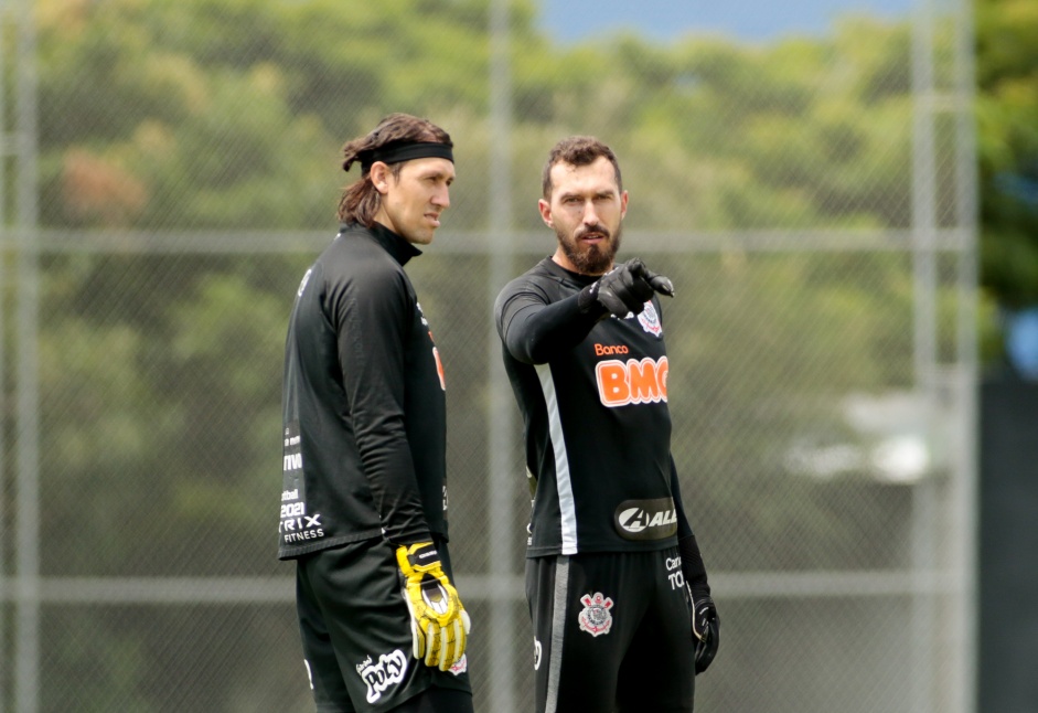 Cássio e Walter no penúltimo treino antes do duelo contra o Santos, pelo Brasileiro 2020