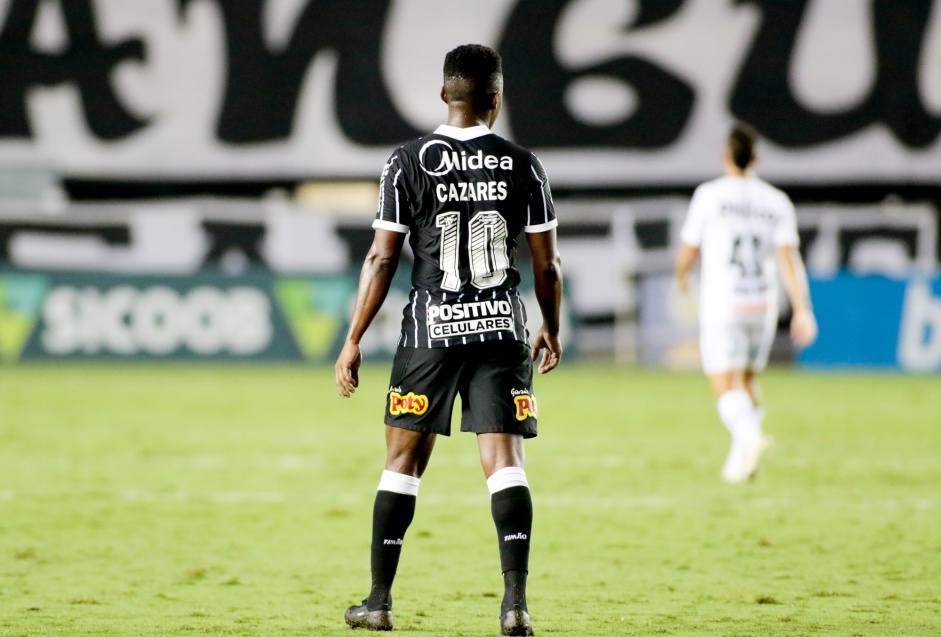 Cazares durante partida entre Corinthians e Santos, na Vila Belmiro, pelo Brasileirão