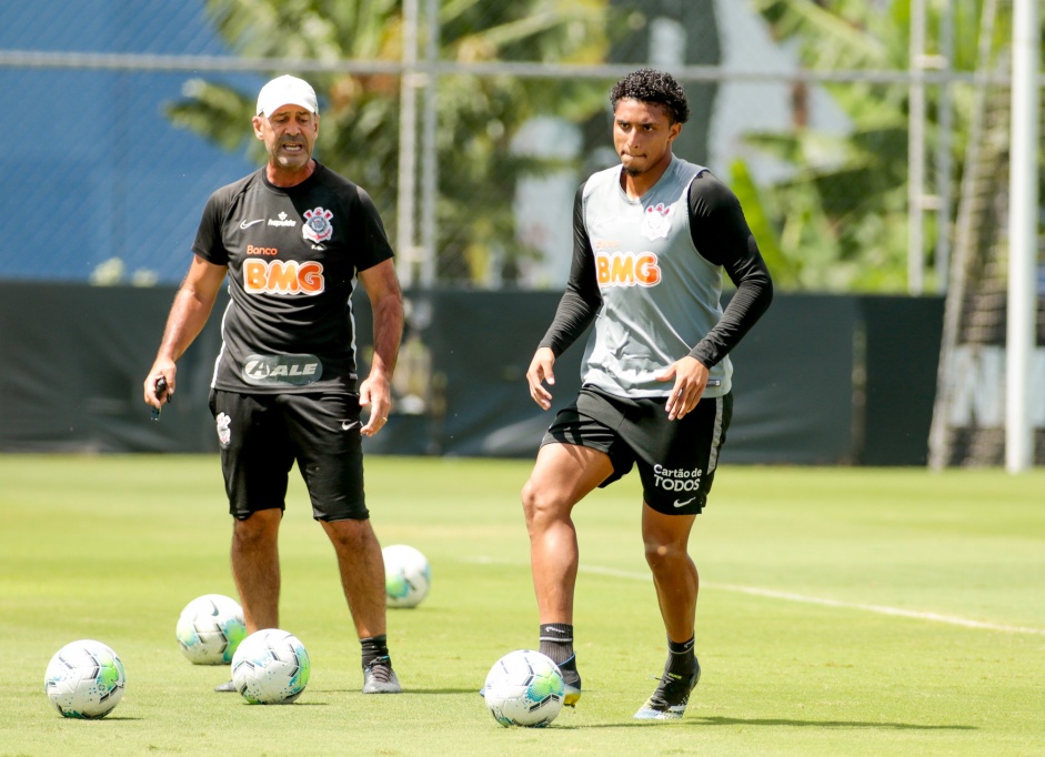 derson no penltimo treino antes do duelo contra o Santos, pelo Brasileiro 2020