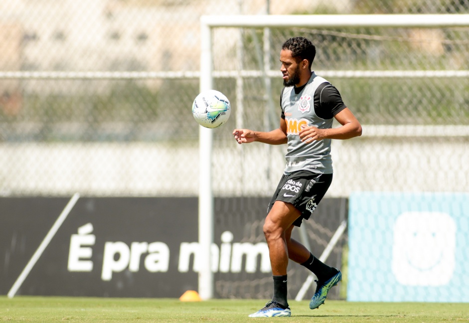 Everaldo no penltimo treino antes do duelo contra o Santos, pelo Brasileiro 2020