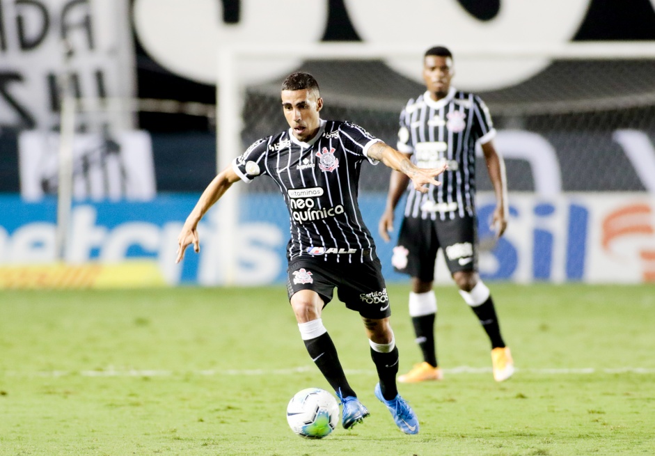 Gabriel durante duelo entre Corinthians e Santos, na Vila Belmiro, pelo Brasileirão