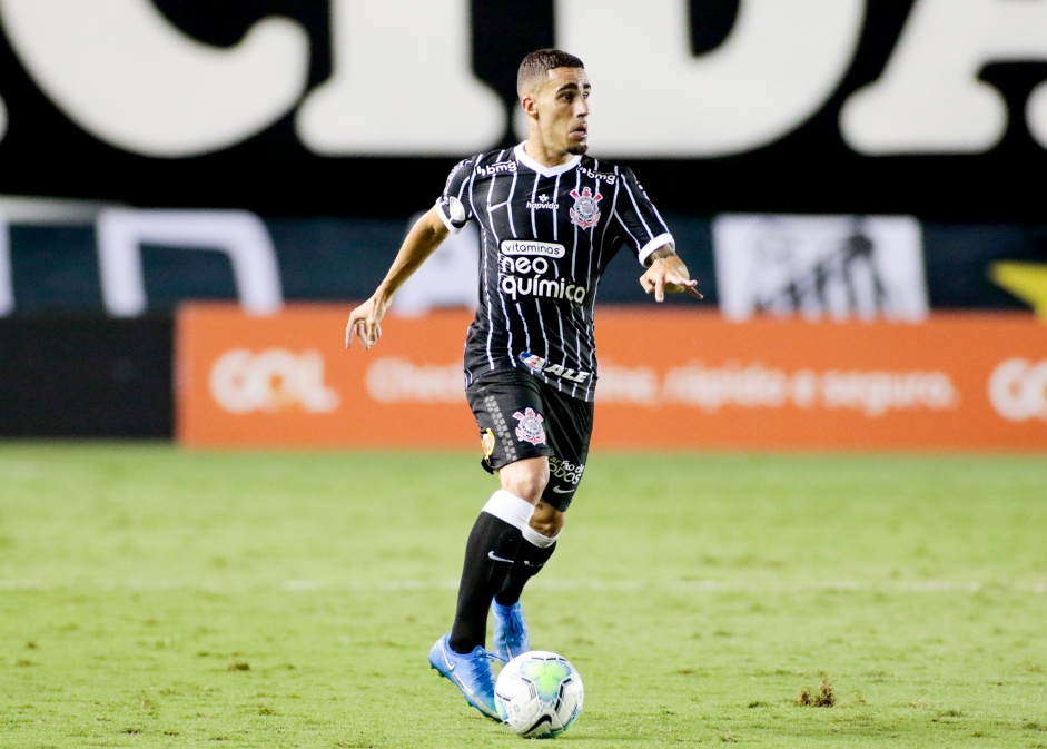 Gabriel durante partida entre Corinthians e Santos, na Vila Belmiro, pelo Brasileirão