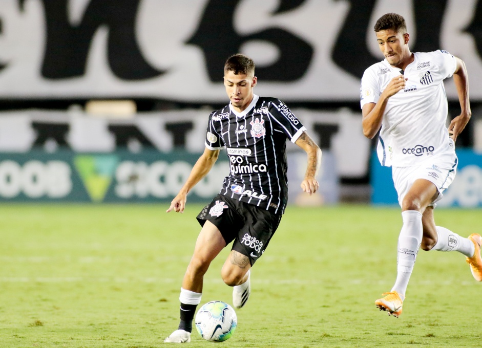Garoto Gabriel Pereira durante partida entre Corinthians e Santos, na Vila Belmiro, pelo Brasileirão