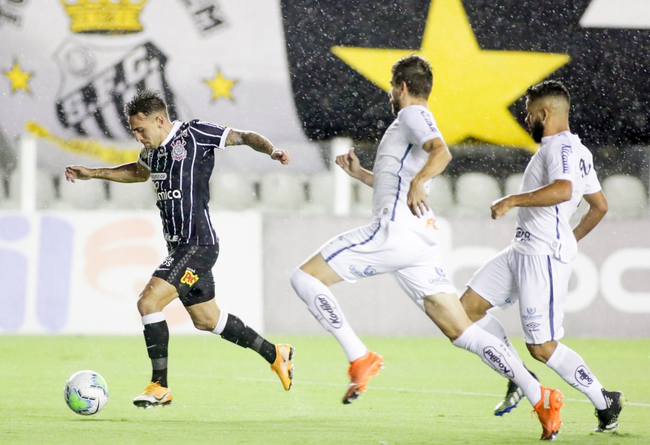 Gustavo Silva no jogo contra o Santos, pelo Campeonato Brasileiro 2020, na Vila Belmiro