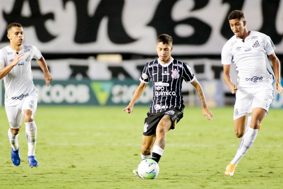 Jovem Gabriel Pereira durante partida entre Corinthians e Santos, na Vila Belmiro, pelo Brasileiro