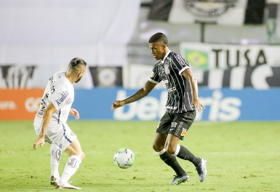 Léo Natel durante partida entre Corinthians e Santos, na Vila Belmiro, pelo Brasileirão