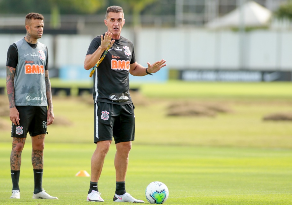 Luan e Mancini no primeiro treino depois da derrota para o Santos, pelo Brasileiro 2020