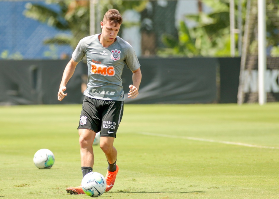 Lucas Piton no penltimo treino antes do duelo contra o Santos, pelo Brasileiro 2020