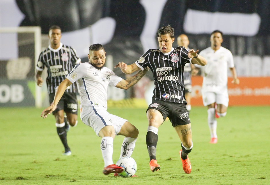 Mateus Vital no jogo contra o Santos, pelo Campeonato Brasileiro 2020, na Vila Belmiro