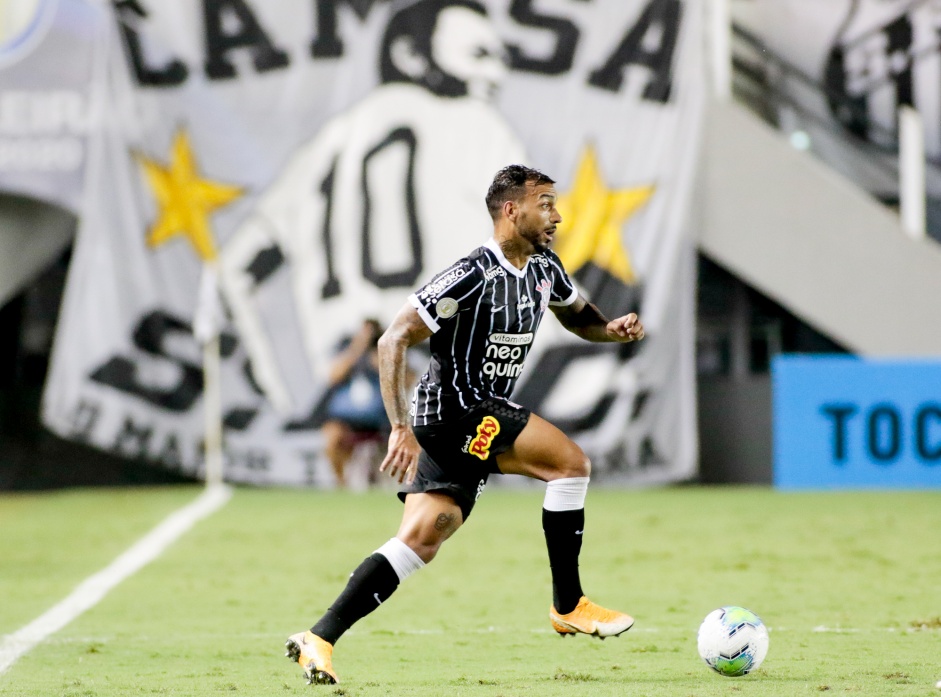 Michel Macedo durante jogo entre Corinthians e Santos, na Vila Belmiro, pelo Brasileiro