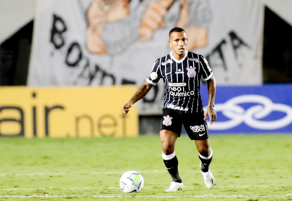 Otero durante partida entre Corinthians e Santos, na Vila Belmiro, pelo Brasileirão
