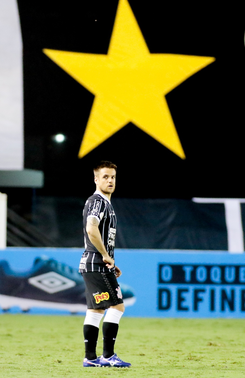 Ramiro durante jogo entre Corinthians e Santos, na Vila Belmiro, pelo Brasileirão