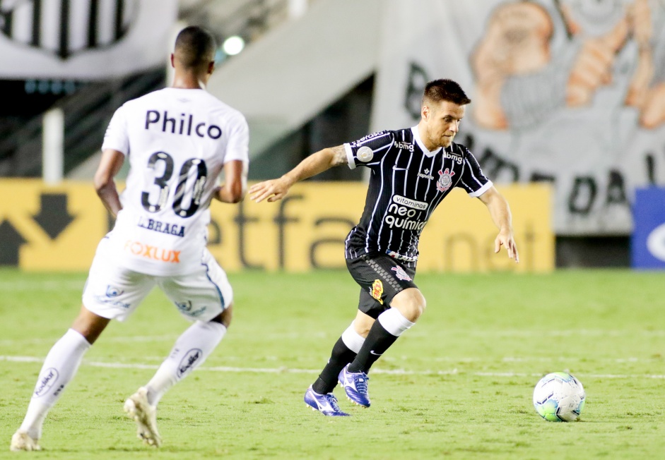 Ramiro durante partida entre Corinthians e Santos, na Vila Belmiro, pelo Brasileirão