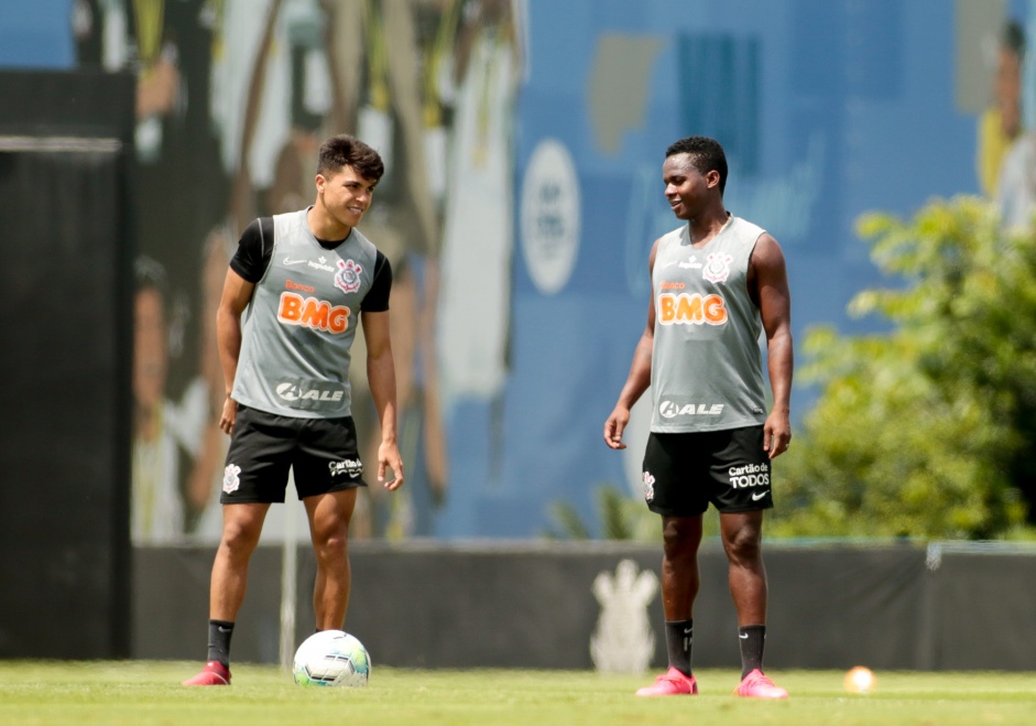 Roni e Cazares no penltimo treino antes do duelo contra o Santos, pelo Brasileiro 2020