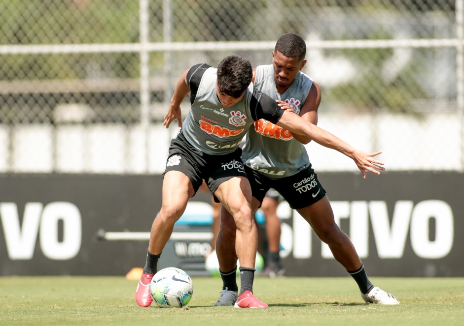 Roni e Davó no penúltimo treino antes do duelo contra o Santos, pelo Brasileiro 2020