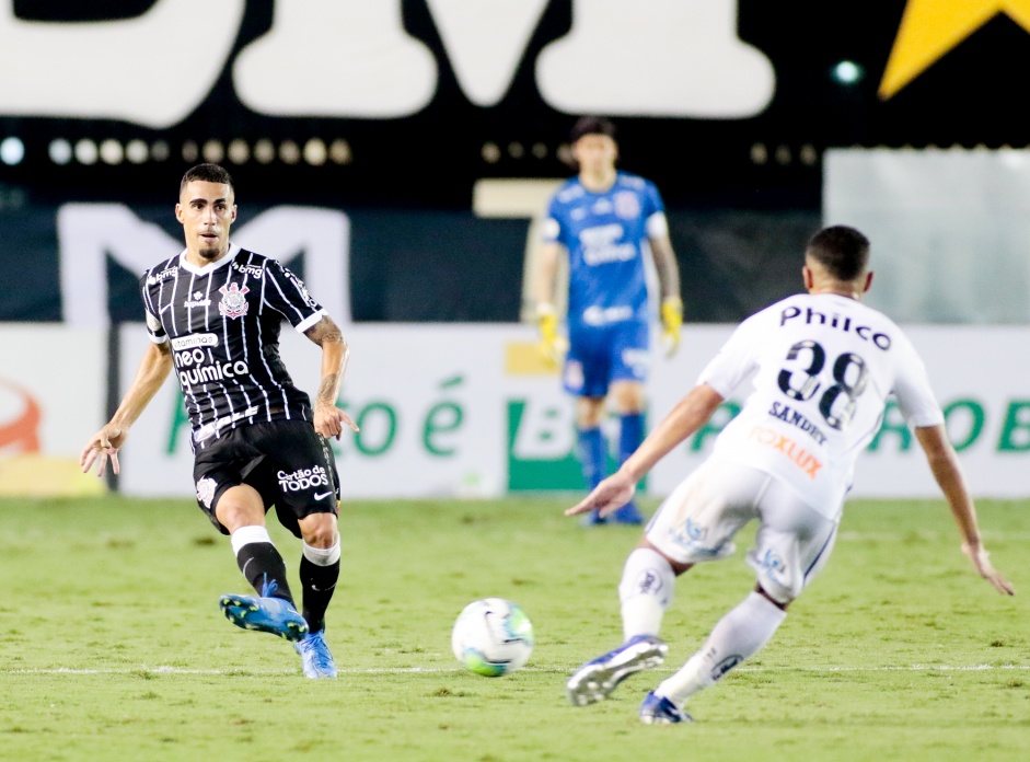 Volante Gabriel durante partida entre Corinthians e Santos, na Vila Belmiro, pelo Brasileiro