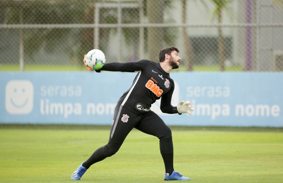 Caique França na atividade da tarde desta terça-feira no CT Dr. Joaquim Grava