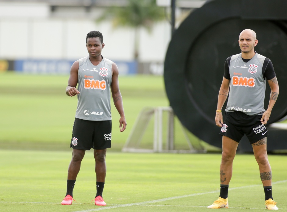 Cazares e Fbio Santos na atividade da tarde desta tera-feira no CT Dr. Joaquim Grava