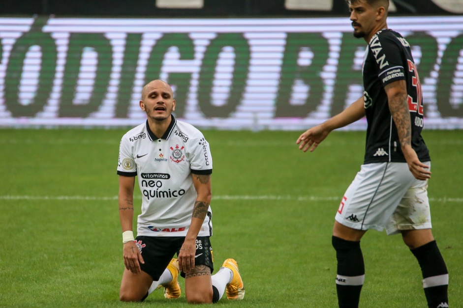 Fábio Santos no jogo diante o Vasco, na Neo Química Arena, pelo Campeonato Brasileiro