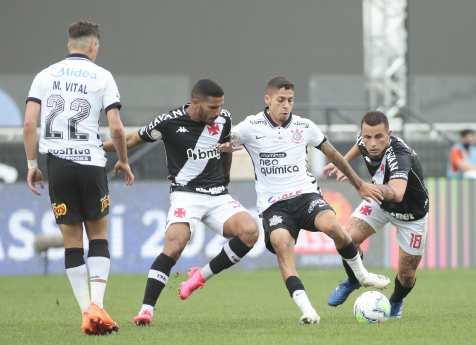 Gabriel Pereira e Vital no empate entre Corinthians e Vasco, na Neo Química Arena, pelo Brasileirão