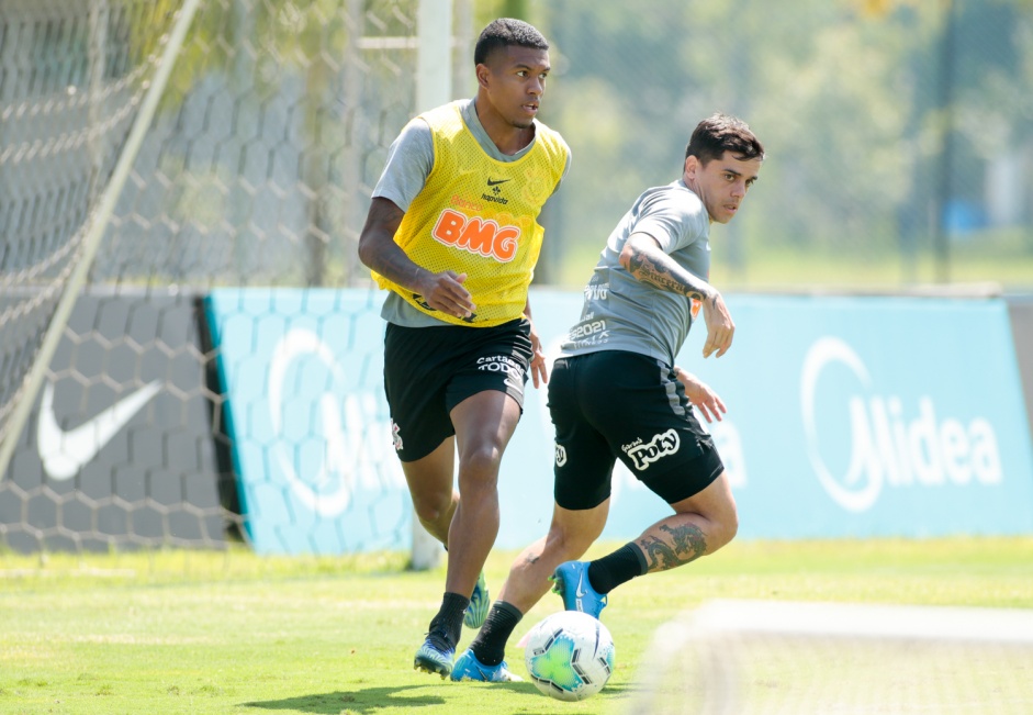 Leo Natel e Fagner na atividade da manhã desta sexta-feira no CT Dr. Joaquim Grava