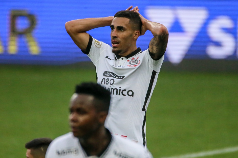 Volante Gabriel na partida contra o Vasco, na Neo Qumica Arena, pelo Campeonato Brasileiro