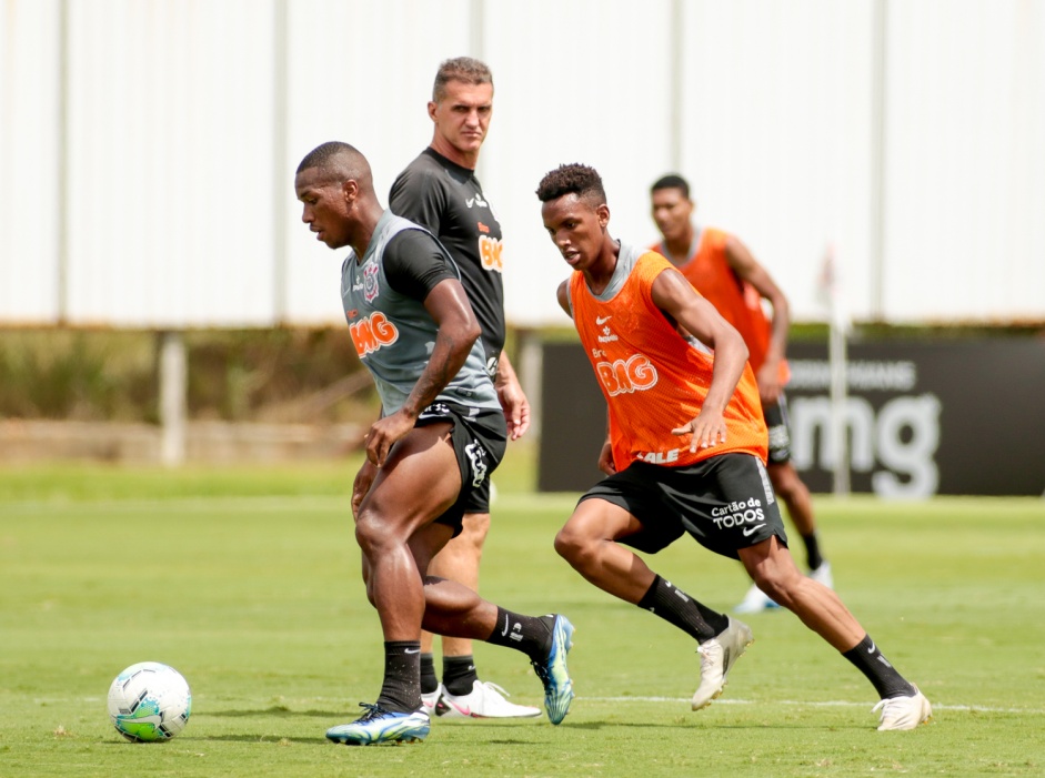 Xavier e Cau durante o primeiro treino do Corinthians nesta semana
