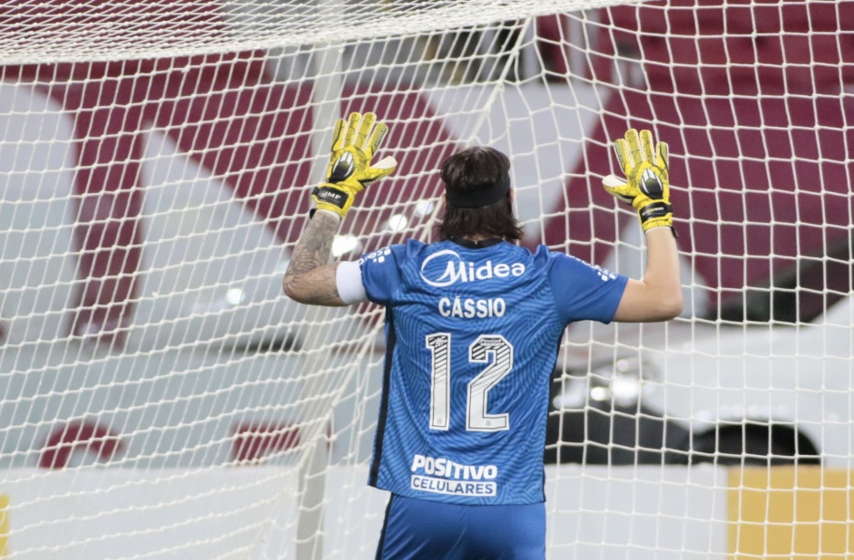 Cássio durante jogo contra o Internacional, pelo Campeonato Brasileiro, no Beira Rio