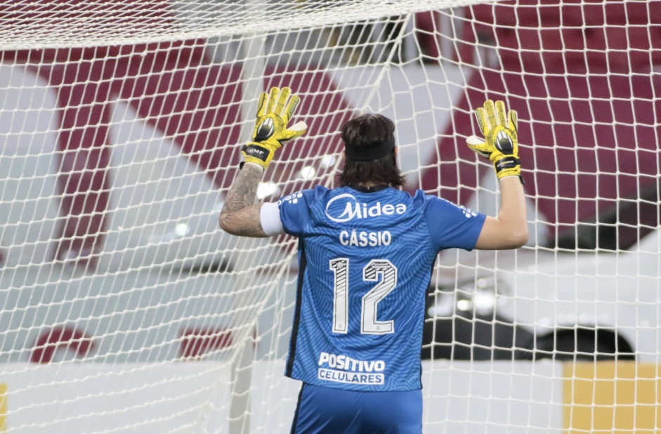 Cssio fez defesas importantes durante o duelo contra o Internacional, no Beira-Rio