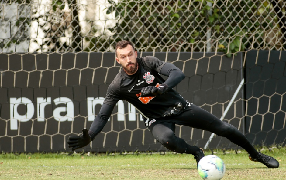 Walter na atividade da manh desta quarta-feira no CT Dr. Joaquim Grava