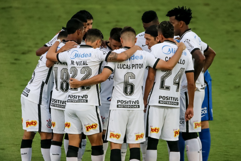 Elenco do Corinthians durante jogo contra o Red Bull Bragantino, pelo Campeonato Paulista 2021