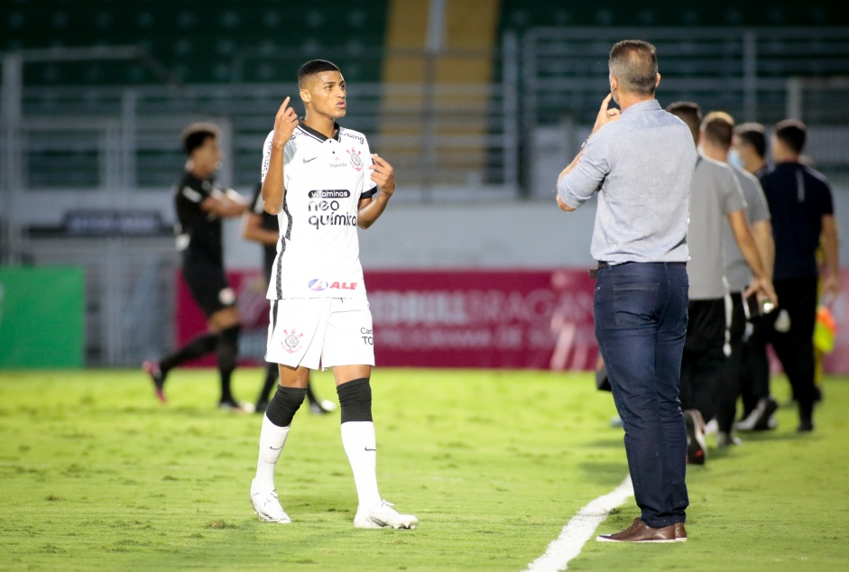 Ronaldo Giovaneli elogiou a estreia de Rodrigo Varanda pelo Corinthians