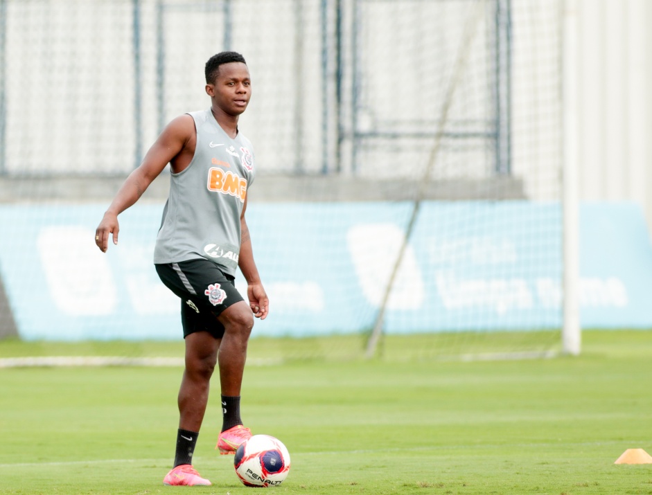 Cazares deve voltar a ser titular do Corinthians neste domingo