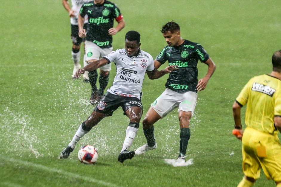 Cazares no jogo entre Corinthians e Palmeiras, pelo ...