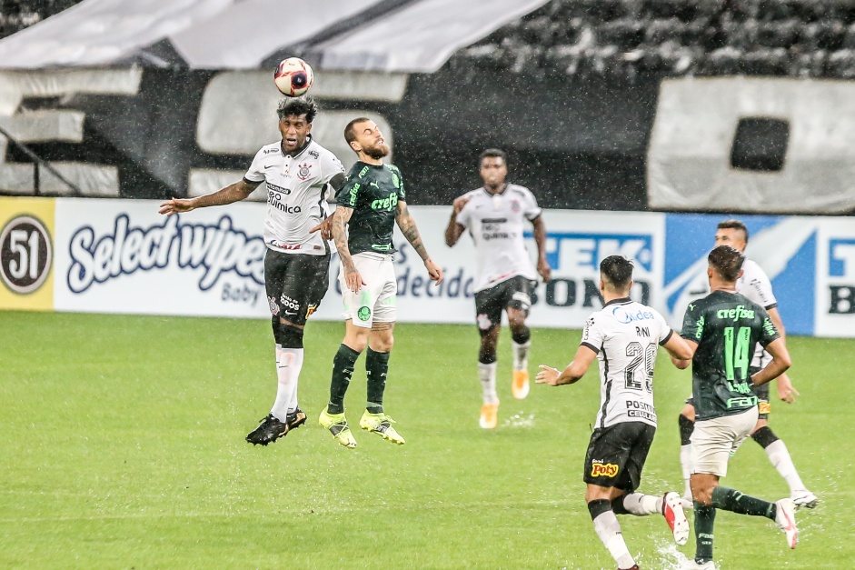Gil no jogo entre Corinthians e Palmeiras, pelo Paulistão, na Neo Química Arena