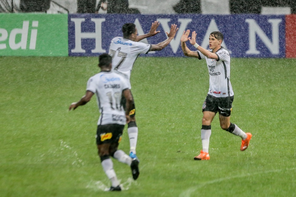 Timão reagiu em meio a tempestade e buscou empate com o Palmeiras Timão reagiu em meio a tempestade e buscou empate com o Palmeiras