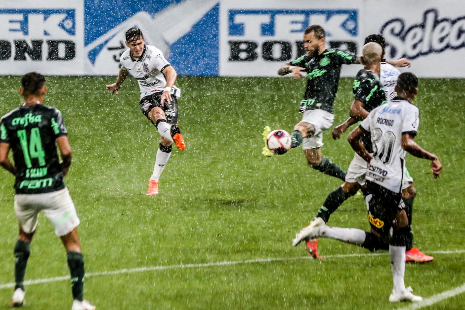 Vital no duelo contra o Palmeiras, pelo Campeonato Paulista, na Neo Qumica Arena