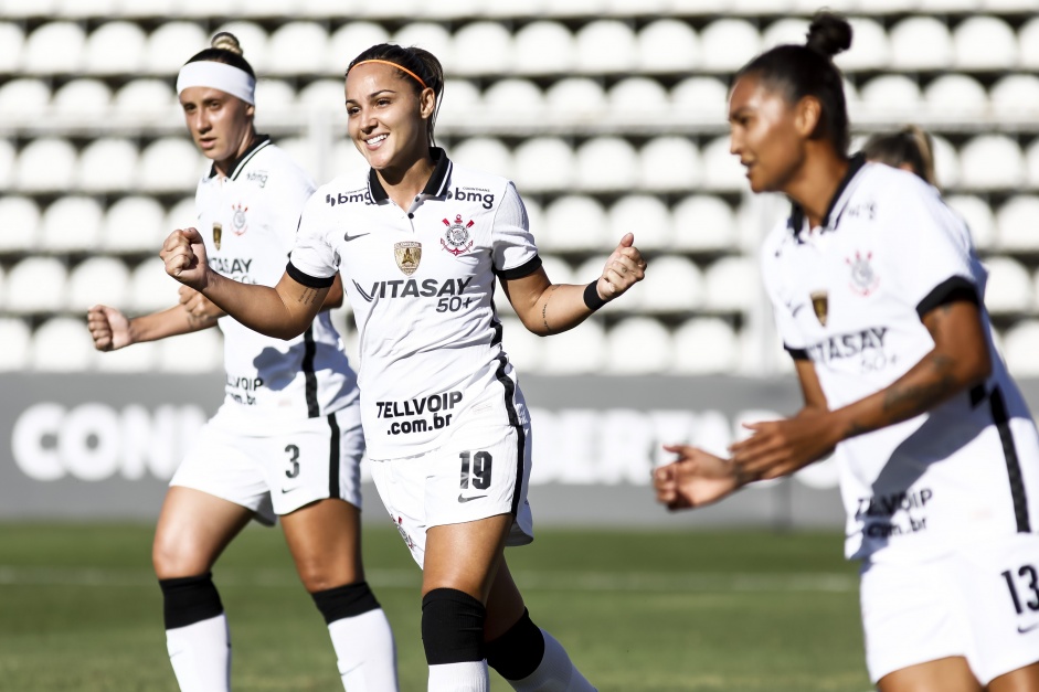 Crivelari durante goleada sobre o El Nacional, pela Copa Libertadores Feminina