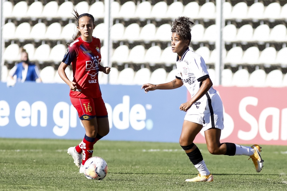 Ingryd durante goleada sobre o El Nacional, pela Copa Libertadores Feminina