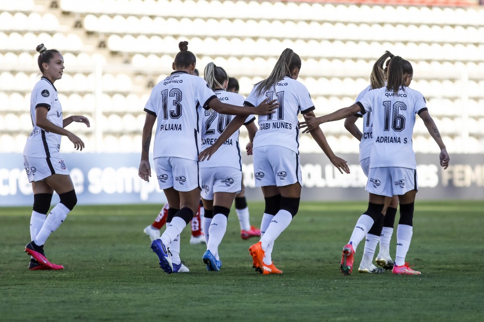 Jogadoras do Corinthians durante goleada sobre o El Nacional, pela Copa Libertadores Feminina
