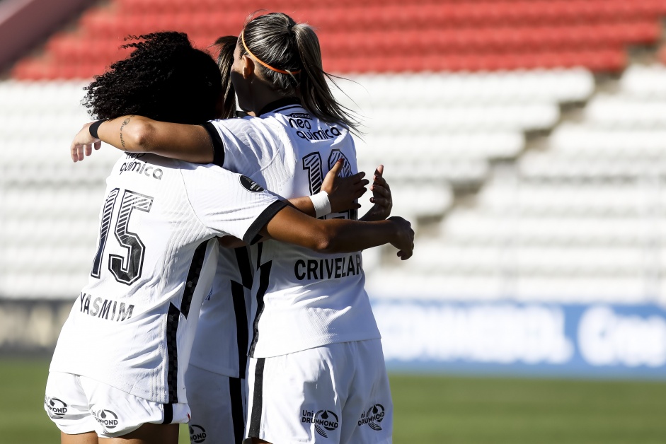 Jogadoras durante goleada sobre o El Nacional, pela Copa Libertadores Feminina