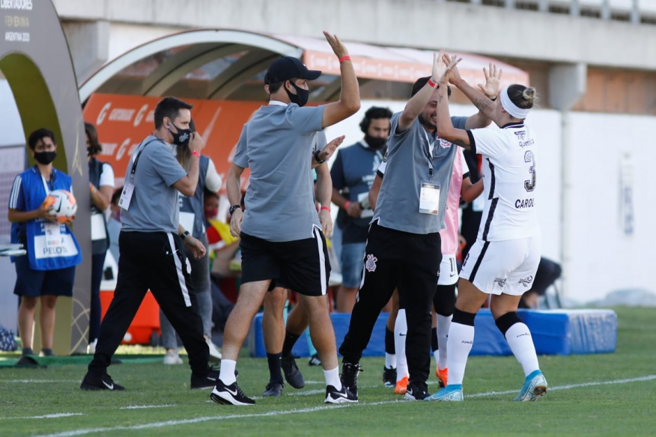 Pardal comemorando vitria sobre o El Nacional-EQU, pela Libertadores Feminina