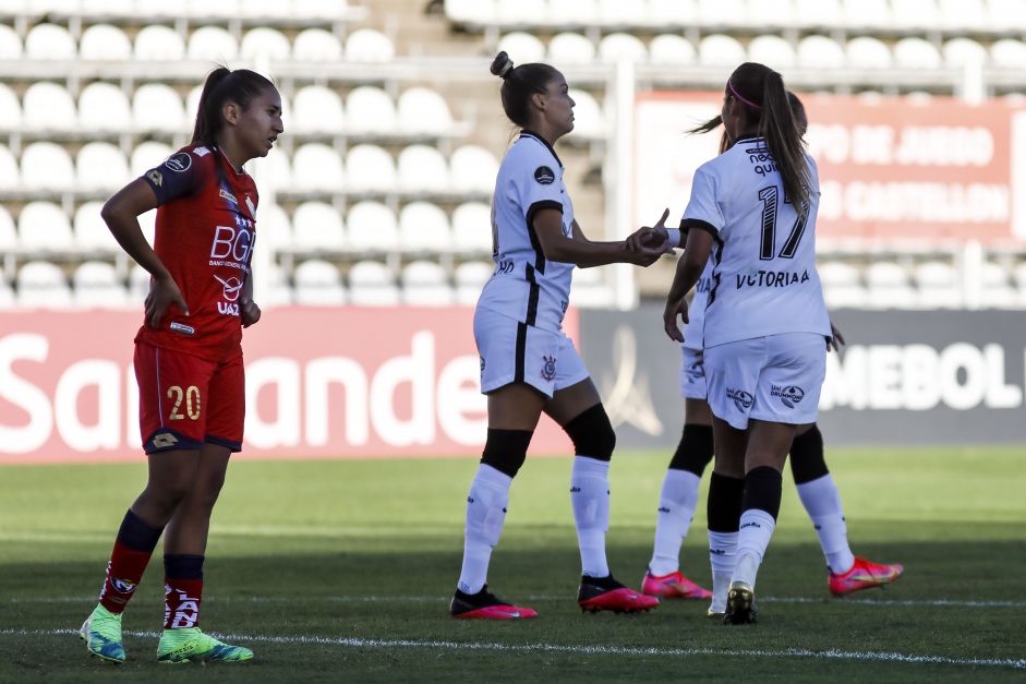 Portilho e companheiras na estreia da Libertadores Feminina contra o El Nacional